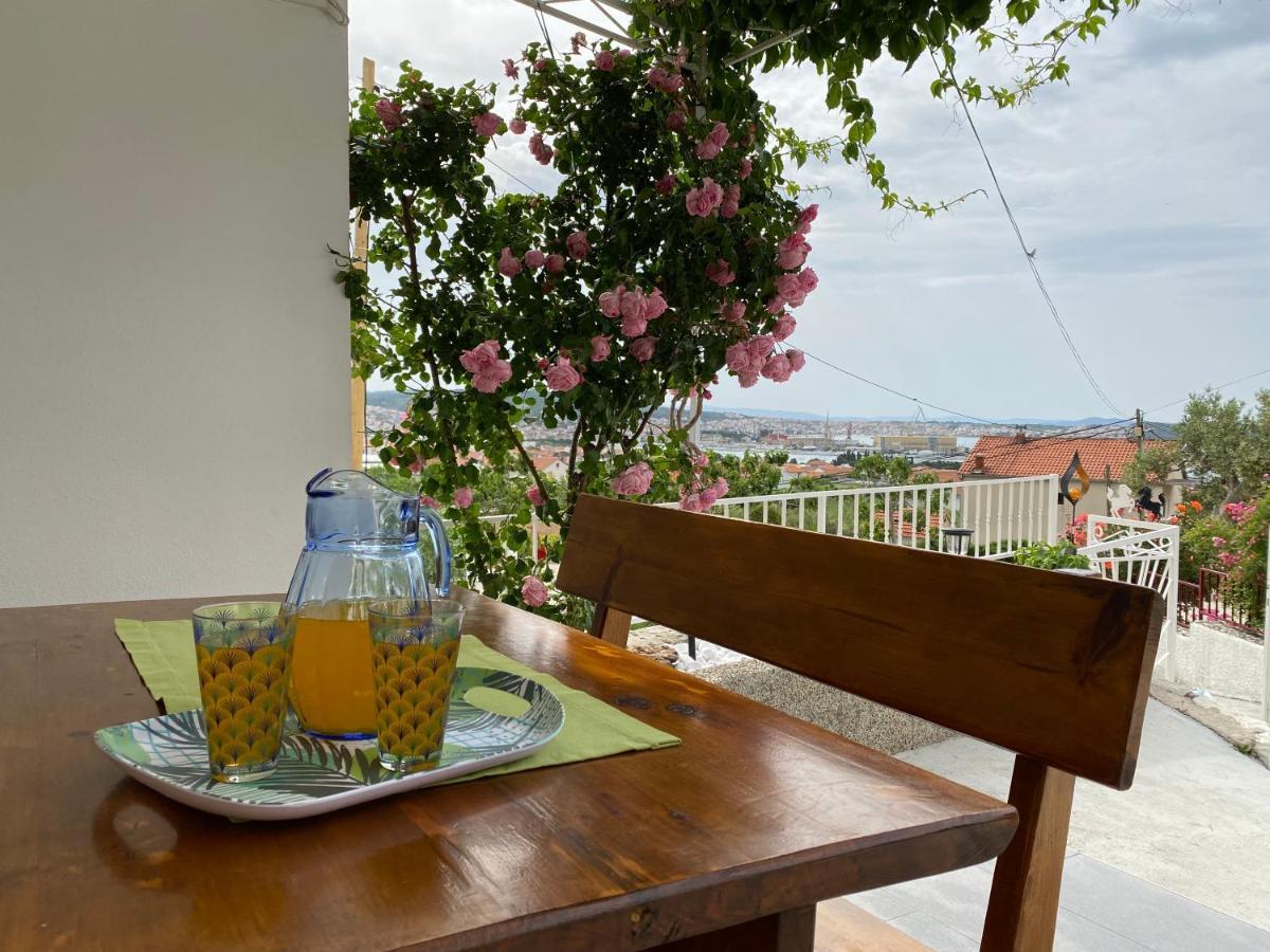 Apartment Carmen Trogir Eksteriør billede