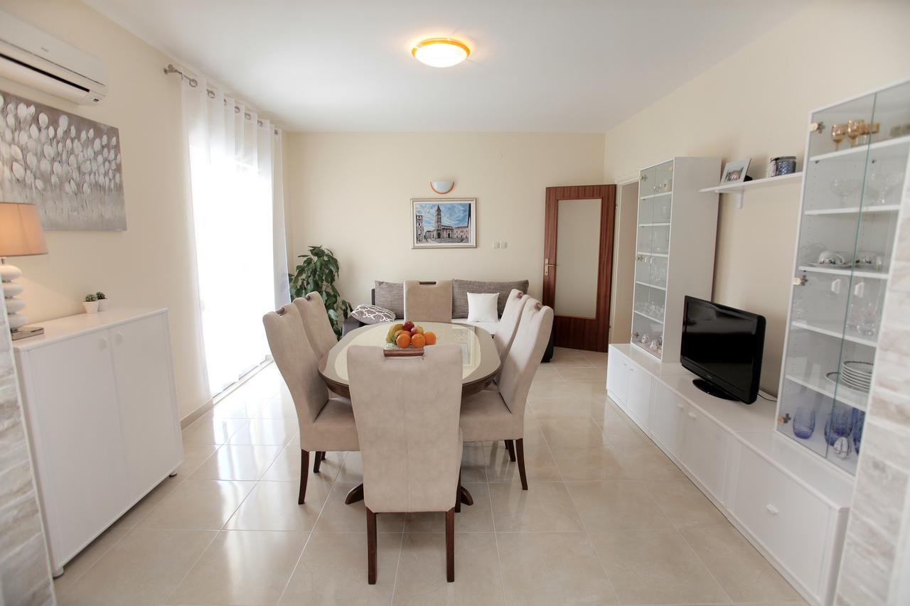 Apartment Carmen Trogir Eksteriør billede